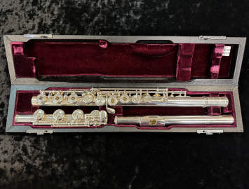 Photo Yamaha YFL-677 Series Sterling Silver Flute, Serial #06495